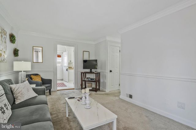 $600,000 | 4928 14th Street South, Arlington, VA 22204