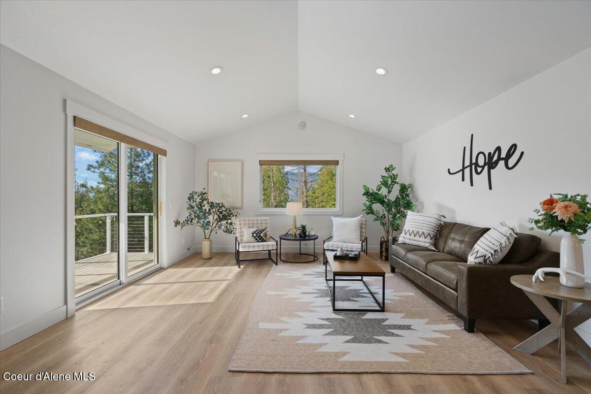 357 East David Thompson Road Hope, ID 83836 - Photo 39 of 47 090-Living Room