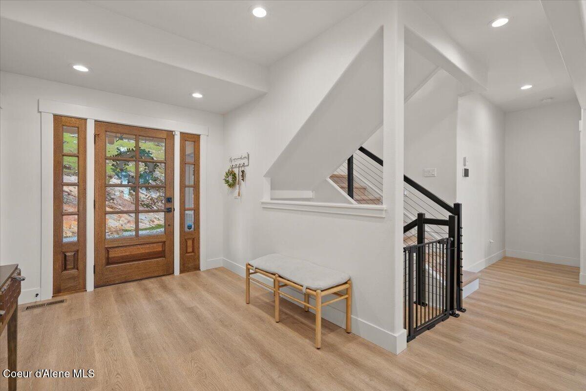 357 East David Thompson Road Hope, ID 83836 - Photo 4 of 47 020-Foyer