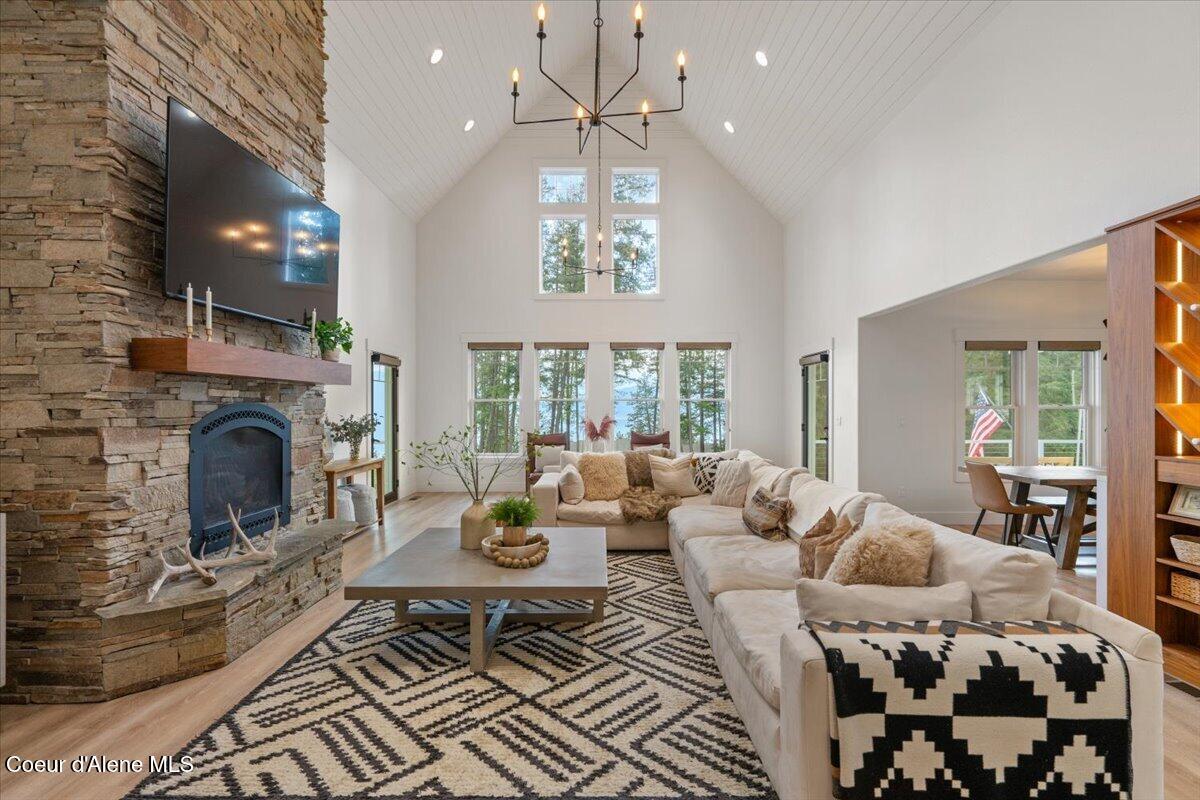 357 East David Thompson Road Hope, ID 83836 - Photo 6 of 47 021-Living Room
