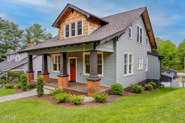 $699,900 | 263 Oak Hill Street Northeast, Abingdon, VA 24210