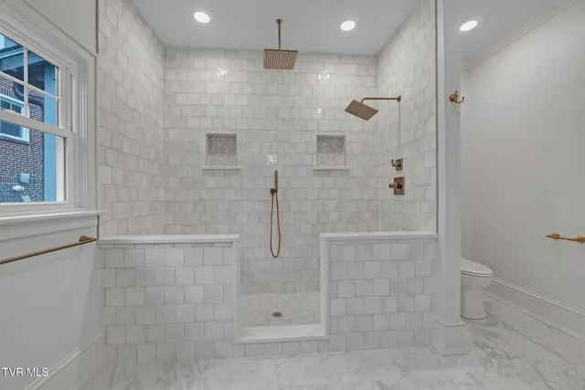 $699,900 | 263 Oak Hill Street Northeast, Abingdon, VA 24210