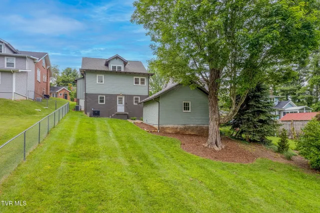 $699,900 | 263 Oak Hill Street Northeast, Abingdon, VA 24210