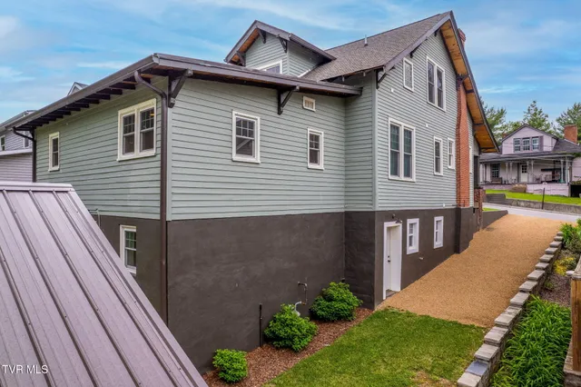 $699,900 | 263 Oak Hill Street Northeast, Abingdon, VA 24210