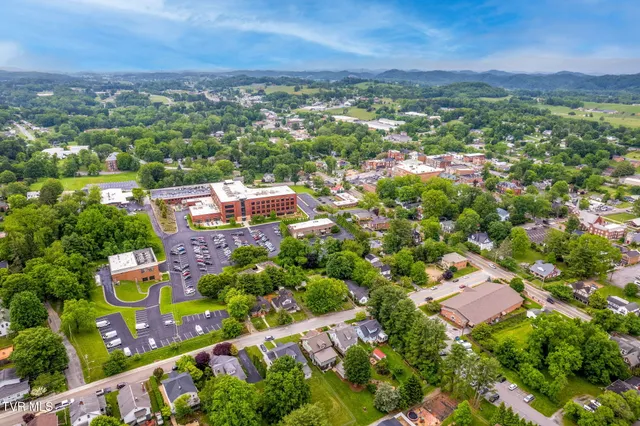 $699,900 | 263 Oak Hill Street Northeast, Abingdon, VA 24210