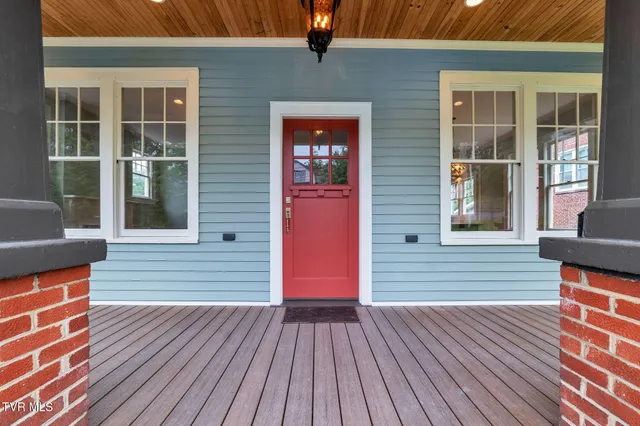 $699,900 | 263 Oak Hill Street Northeast, Abingdon, VA 24210