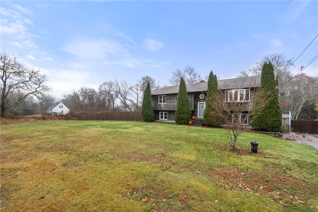 837 E Road Tiverton, RI 02878 - Photo 2 of 30