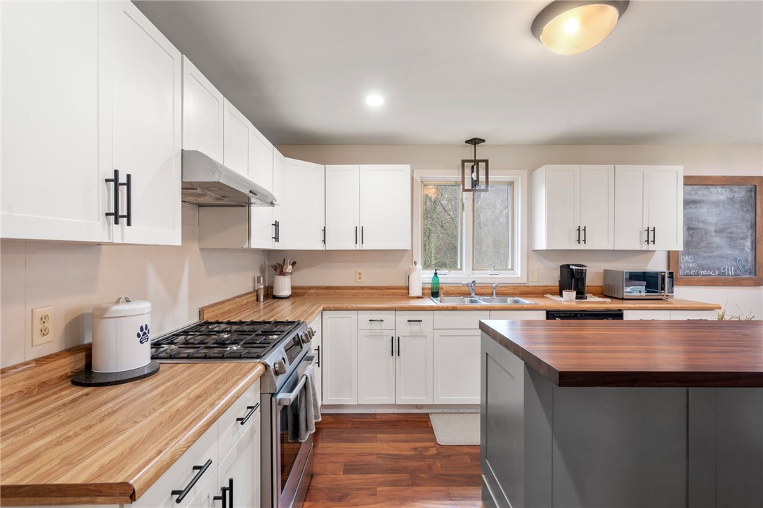 837 E Road Tiverton, RI 02878 - Photo 5 of 30