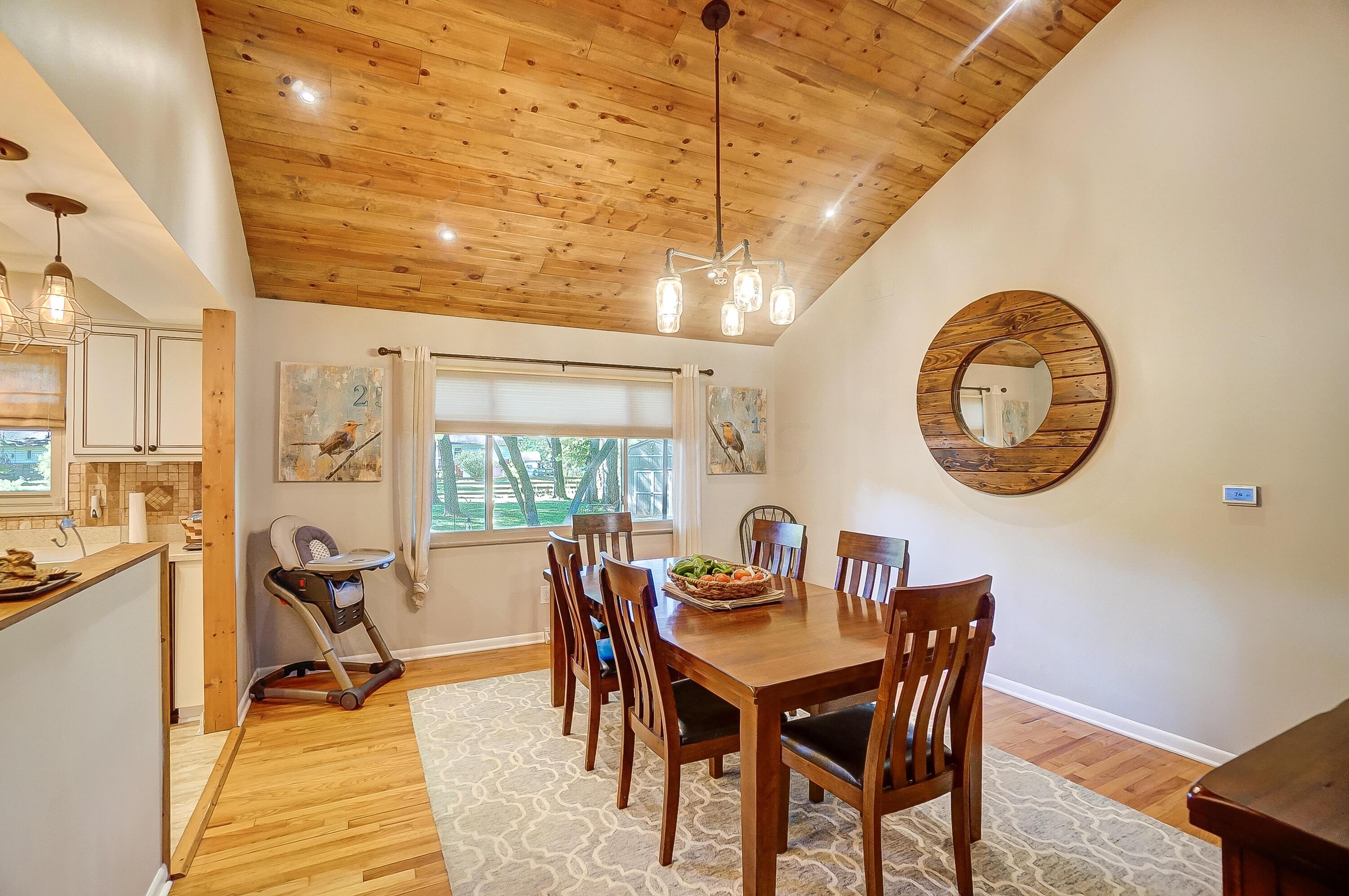5979 Renner Road Columbus, OH 43228 - Photo 13 of 52 Dining area