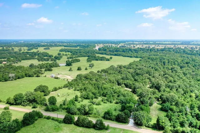 a view of a green field with lots of green space