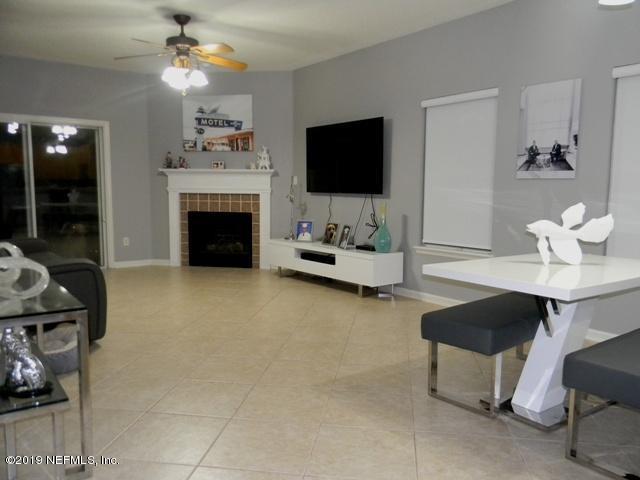 321 Stonehurst Parkway St. Augustine, FL 32092 - Photo 14 of 39 a living room with furniture and a fireplace