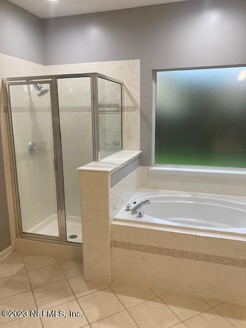 321 Stonehurst Parkway St. Augustine, FL 32092 - Photo 20 of 39 a bathroom with a bathtub and a shower