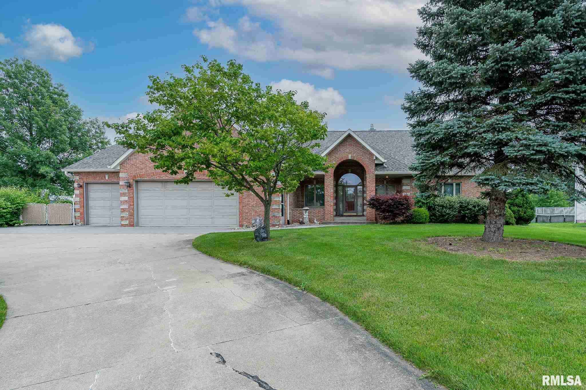 4419 Fairhaven Road Davenport, IA 52807 - Photo 3 of 29 Gallery Image 3