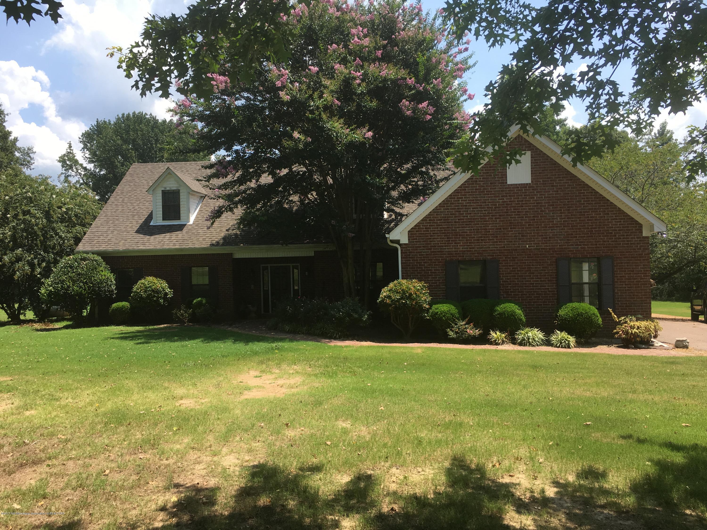 340 Oakley Road Senatobia, MS 38668 - Photo 1 of 53 340 Oakley 15