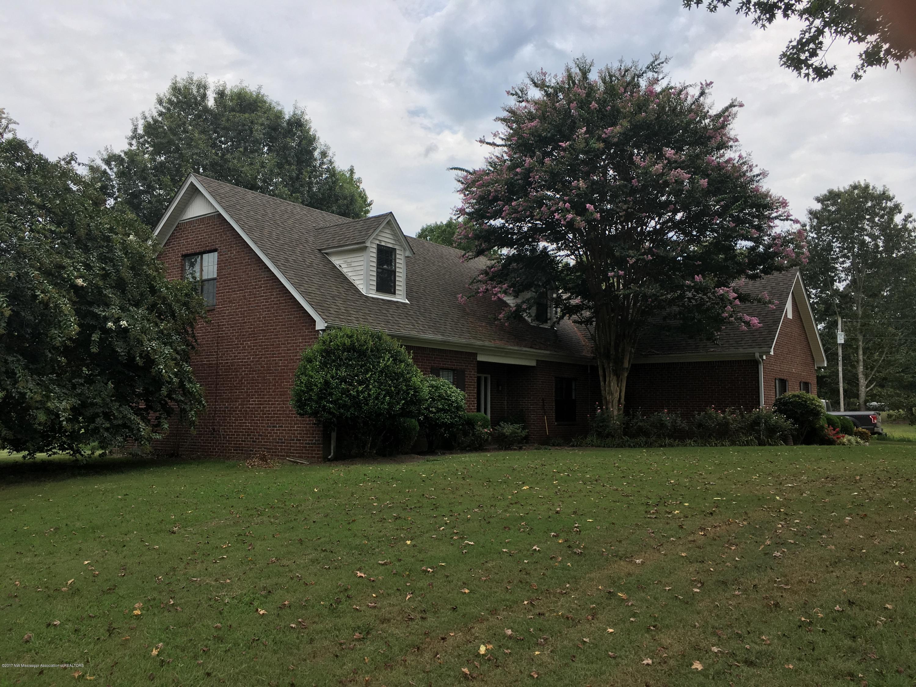 340 Oakley Road Senatobia, MS 38668 - Photo 2 of 53 oakley 39