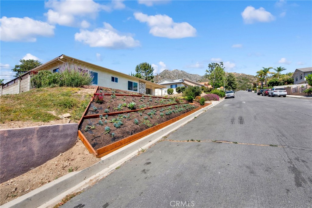 7217 Lonzo Street Tujunga, CA 91042 - Photo 3 of 29