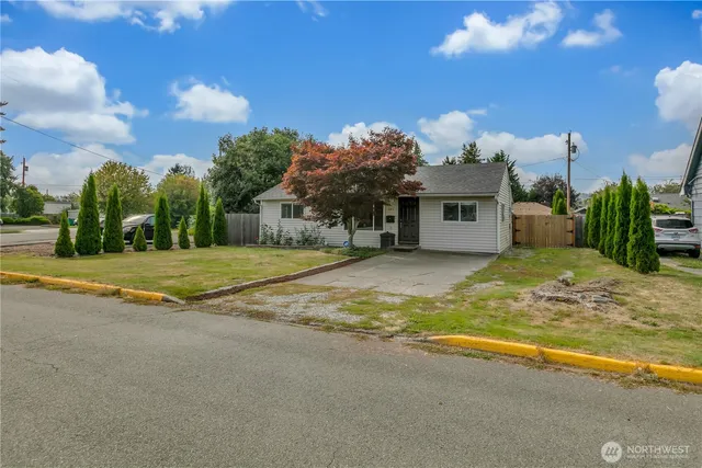 a view of a house with swimming pool and a yard