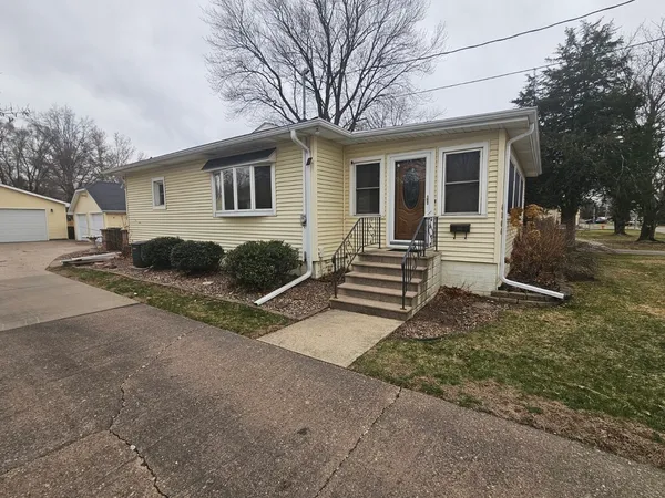 $249,900 | 4506 26th Avenue, Moline, IL 61265