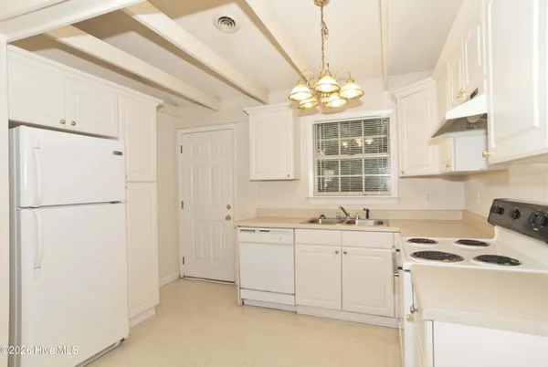 $1,300 | 721 Varsity Drive, Wilmington, NC 28403