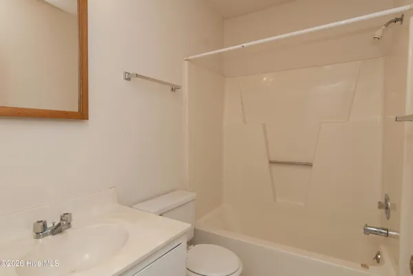 $1,300 | 721 Varsity Drive, Wilmington, NC 28403