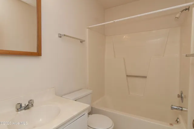 $1,300 | 721 Varsity Drive, Wilmington, NC 28403