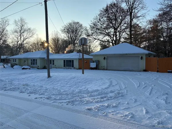 $199,900 | 2374 Bradford Drive, Grand Blanc, MI 48439