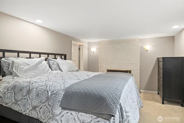 a livingroom with workspace and a couch