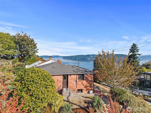 $850,000 | 10127 Waters Avenue South, Seattle, WA 98178