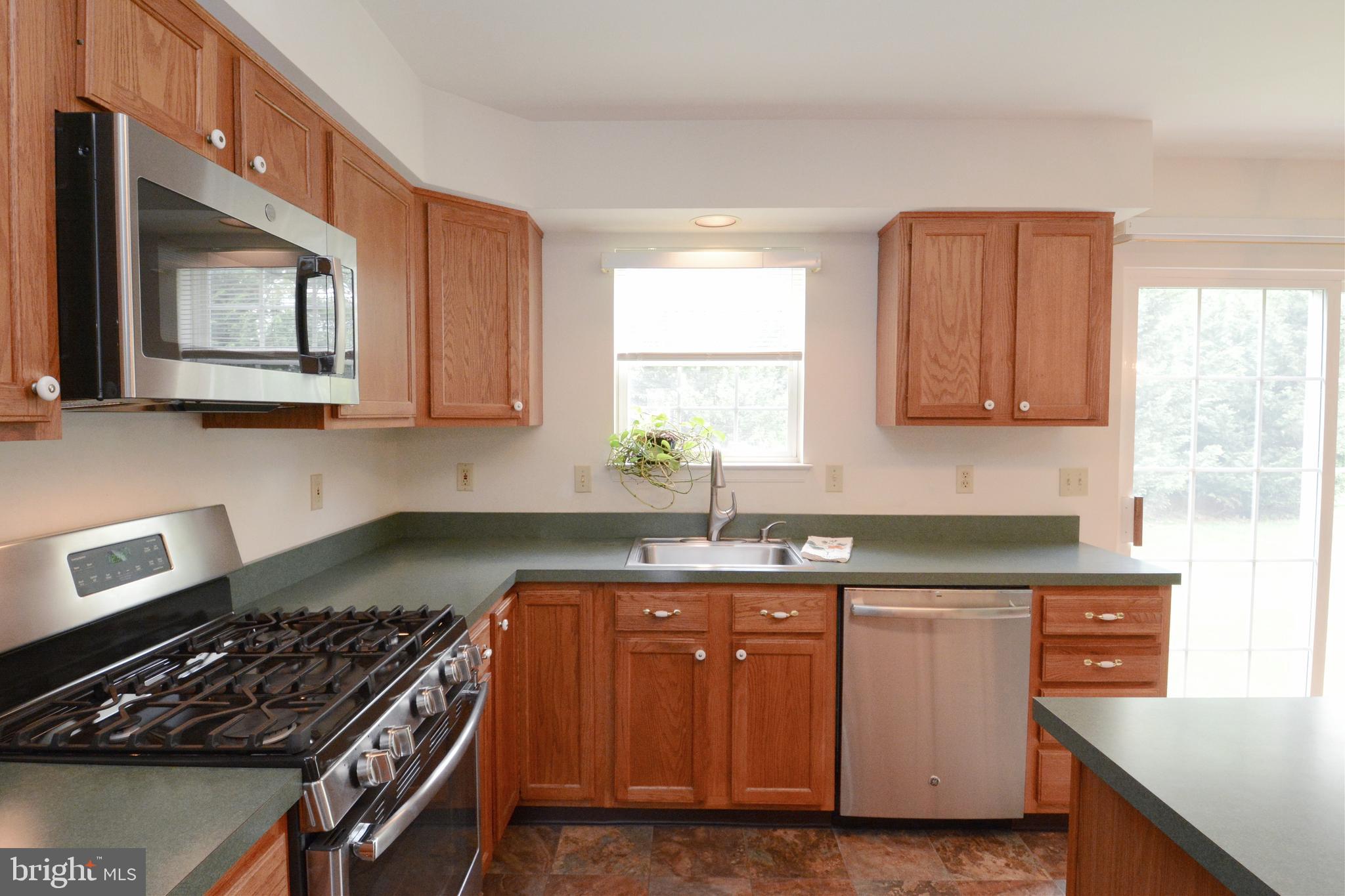 12 Hunters Lane Telford, PA 18969 - Photo 25 of 55 With Stainless Steel Appliances