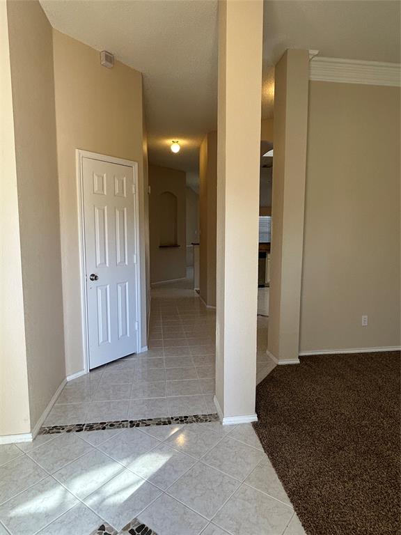 3805 Pine Valley Drive Plano, TX 75025 - Photo 2 of 16 an empty room with a mirror
