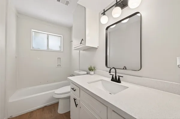 an empty room with a ceiling fan and a ceiling fan