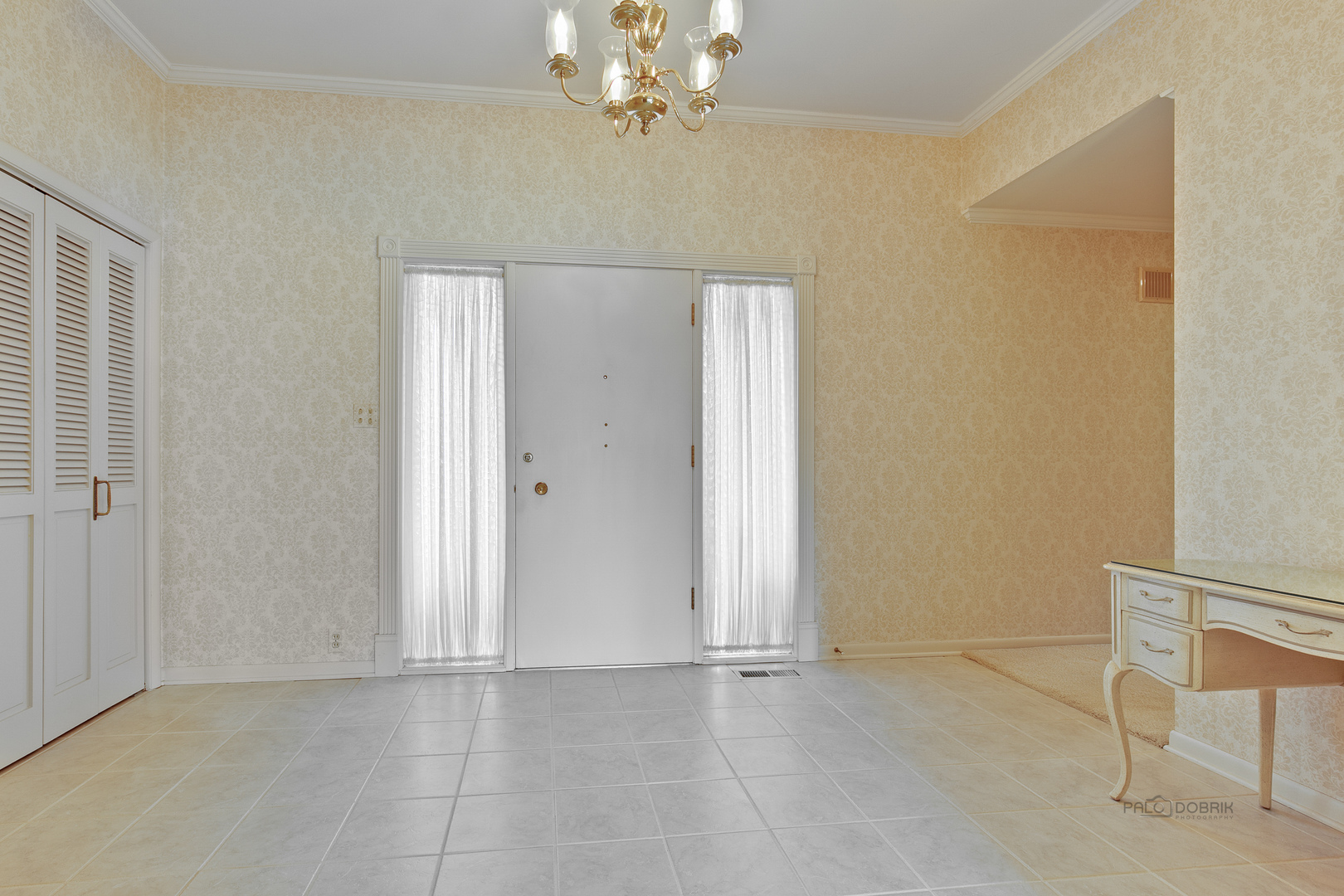 1207 Inverlieth Road Lake Forest, IL 60045 - Photo 3 of 37 a view of an empty room with a window
