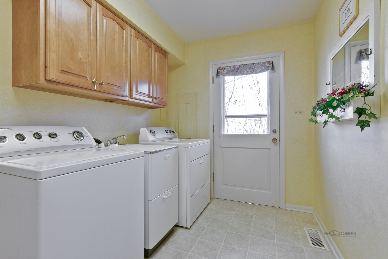 1207 Inverlieth Road Lake Forest, IL 60045 - Photo 22 of 37 a utility room with dryer and washer