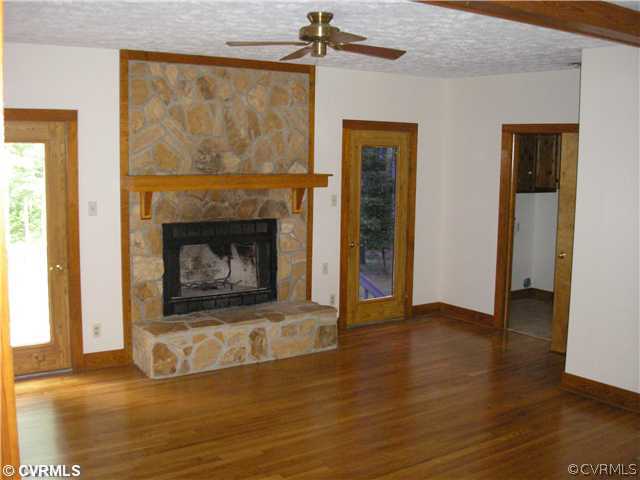 2215 Village Pool Road Powhatan, VA 23139 - Photo 4 of 12 Den/Family/Great Room