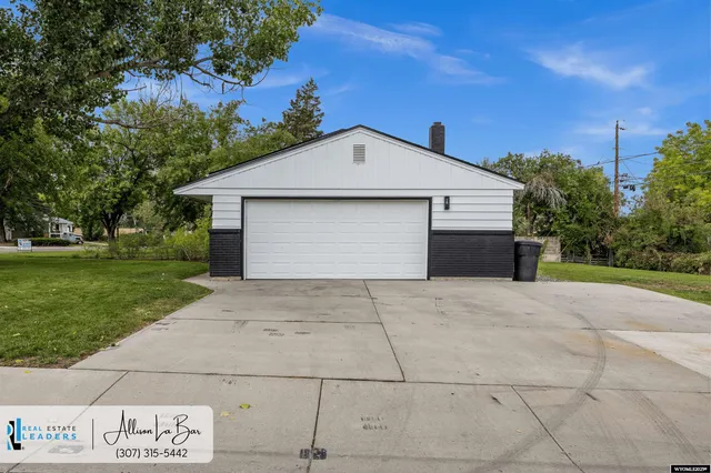 $379,900 | 3250 East 12th Street, Casper, WY 82609