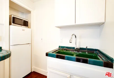 $2,195,000 | 105 Park Place, Venice, CA 90291