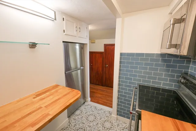 $2,300 | 369 Savin Hill Avenue, Unit 3, Boston, MA 02125