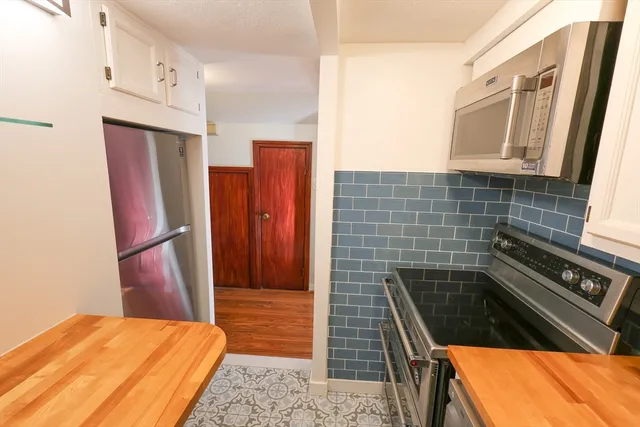 $2,300 | 369 Savin Hill Avenue, Unit 3, Boston, MA 02125