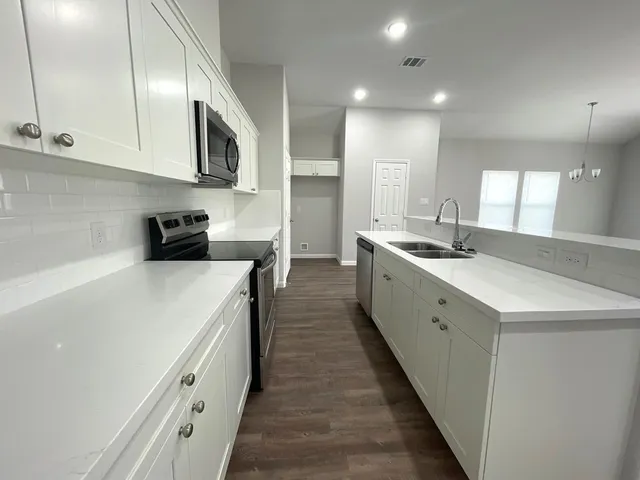 $1,595 | 227 County Road 5017, Cleveland, TX 77327