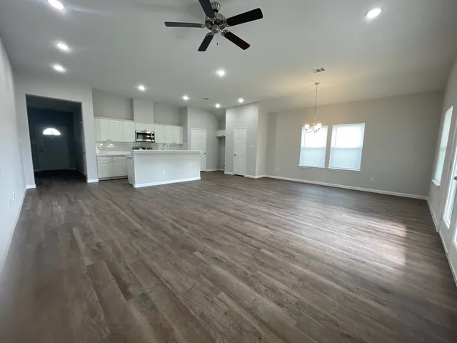 $1,595 | 227 County Road 5017, Cleveland, TX 77327