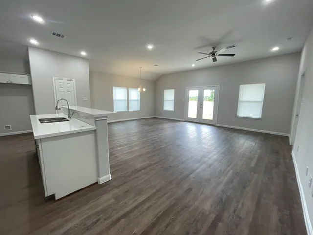 $1,595 | 227 County Road 5017, Cleveland, TX 77327