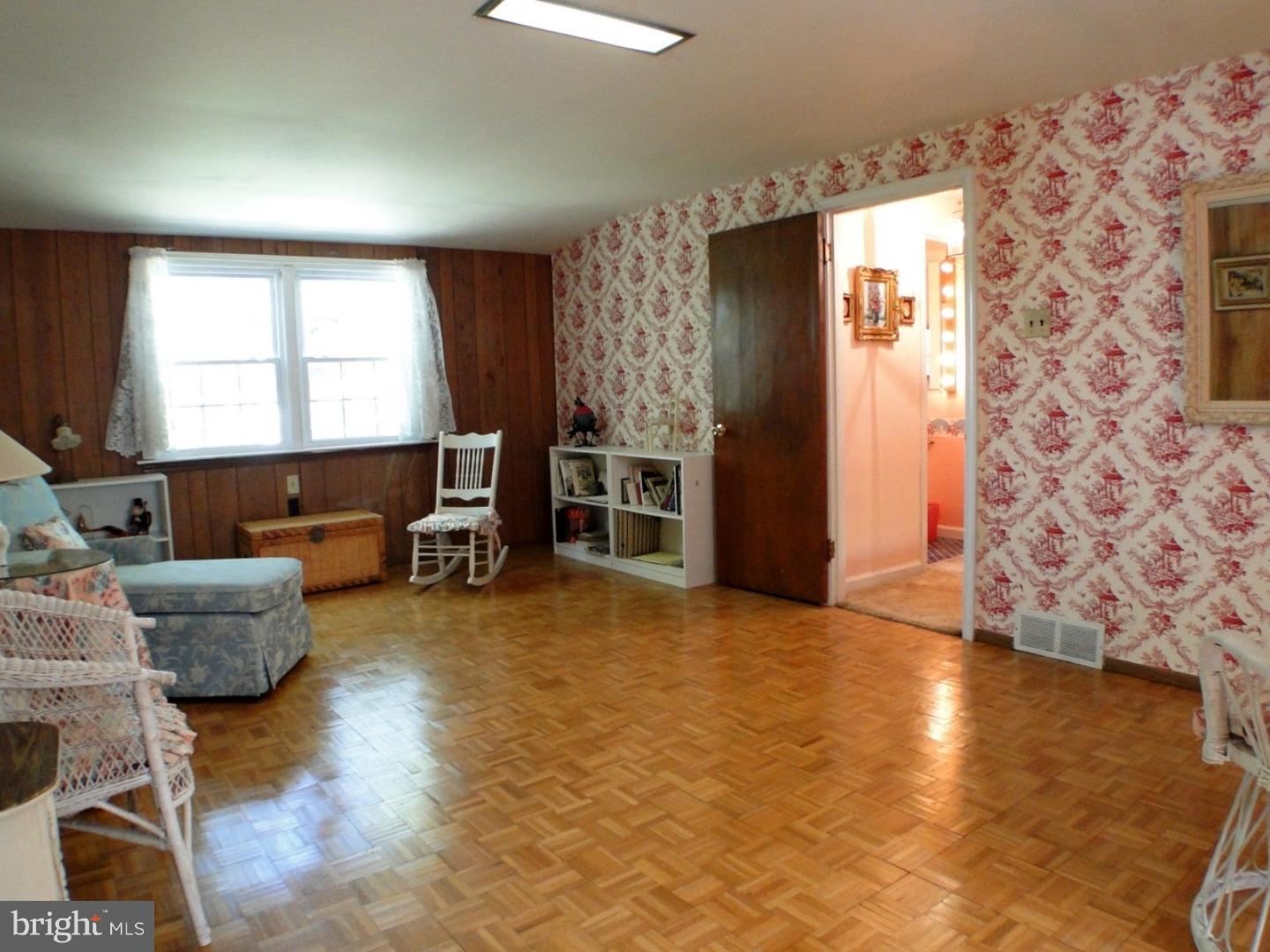 10975 Ellicott Road Philadelphia, PA 19154 - Photo 17 of 25 Family Room