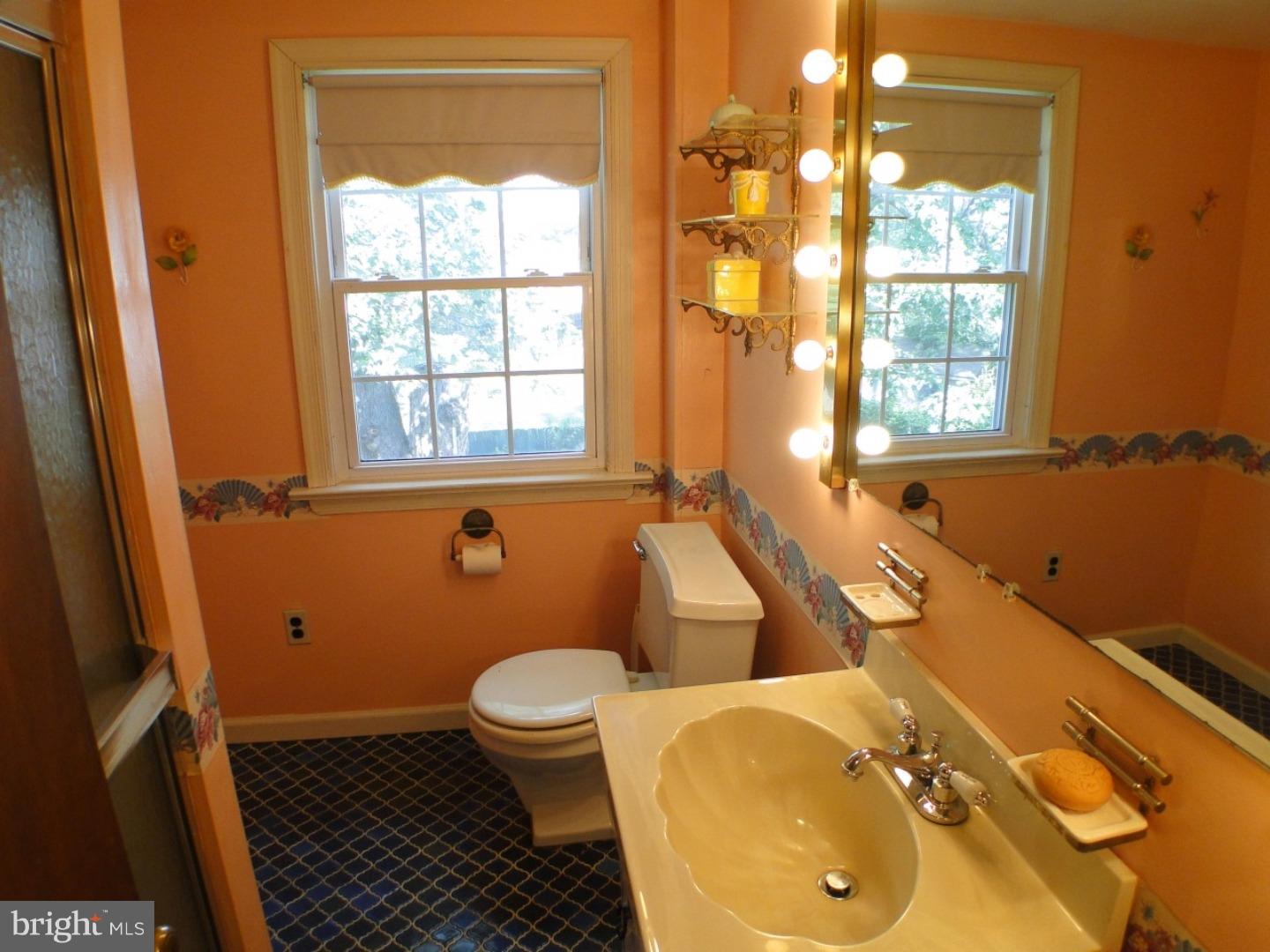 10975 Ellicott Road Philadelphia, PA 19154 - Photo 20 of 25 Bathroom