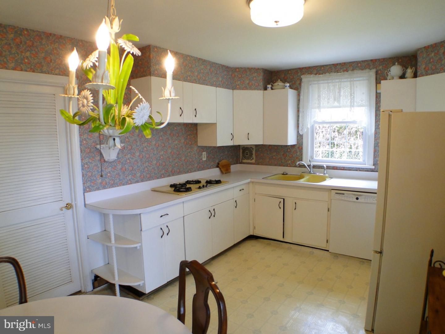 10975 Ellicott Road Philadelphia, PA 19154 - Photo 9 of 25 Kitchen