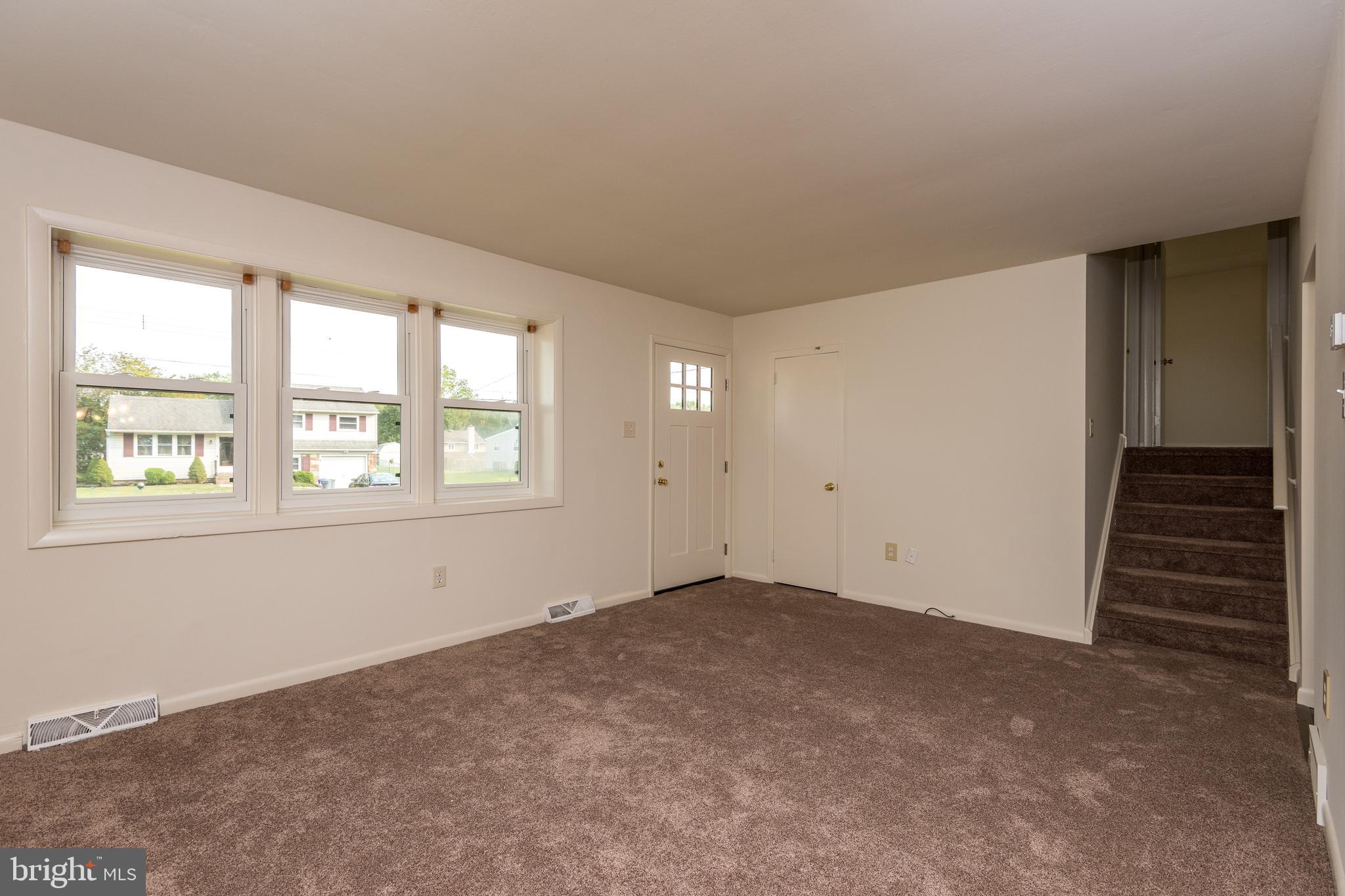 1252 June Road Warminster, PA 18974 - Photo 5 of 22 Living Room