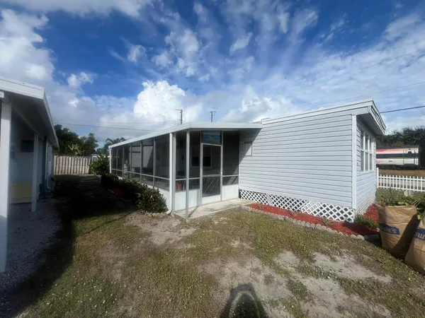 a view of a house with backyard and garden