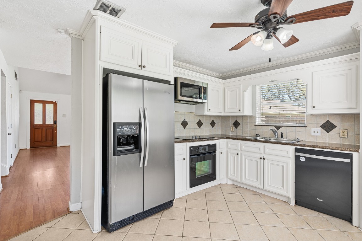 7019 Sandy Knolls Drive Spring, TX 77379 - Photo 8 of 25