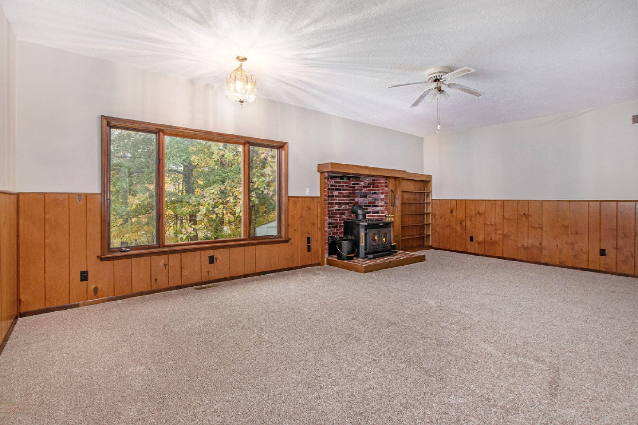 56721 Cowling Road Three Rivers, MI 49093 - Photo 16 of 36 Spacious Family Room