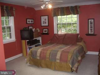 609 Covington Road Havertown, PA 19083 - Photo 5 of 6 a bedroom with a bed tv and window