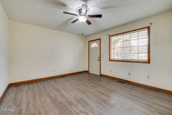 $1,200 | 209 Cherry Street, Unit A, Mount Carmel, TN 37645